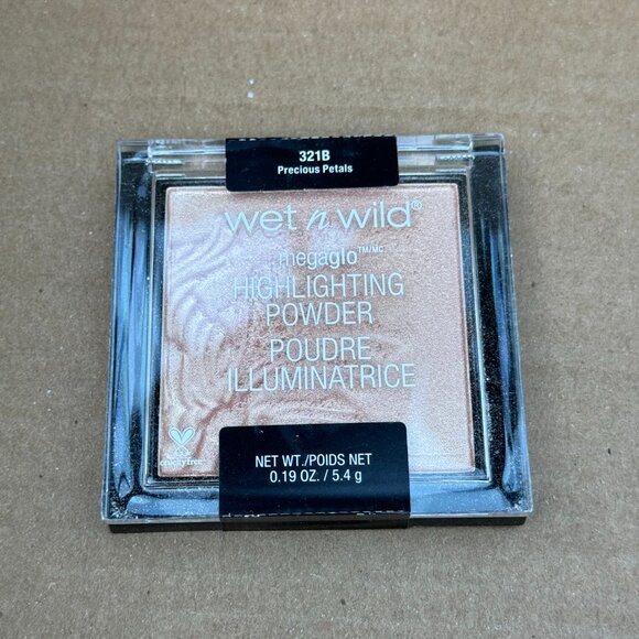 Wet and Wild MEGAGLO HIGHLIGHTING POWDER in PRECIOUS PETALS - Picture 1 of 7